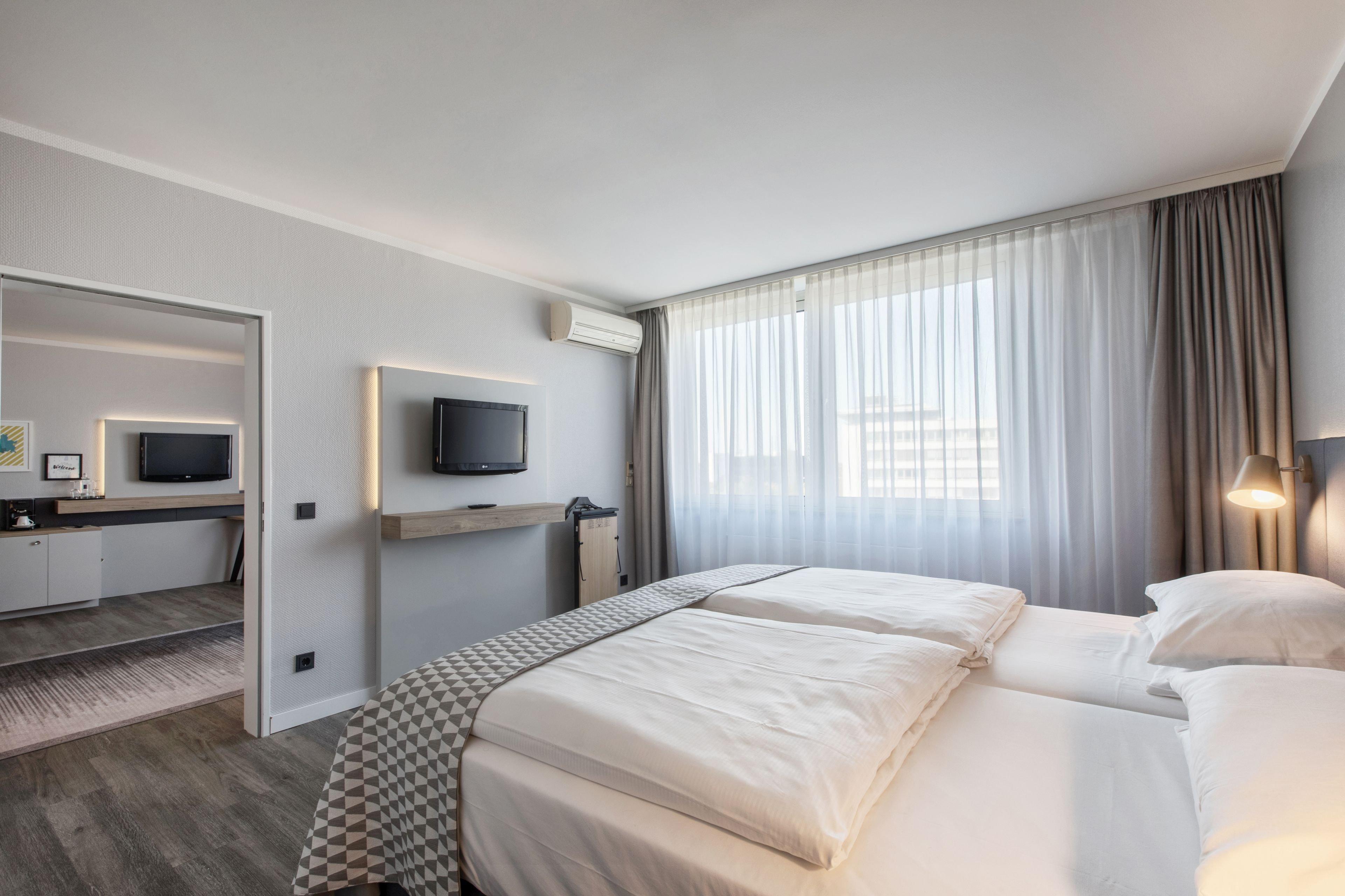 Holiday Inn Duesseldorf-Neuss By Ihg Bagian luar foto