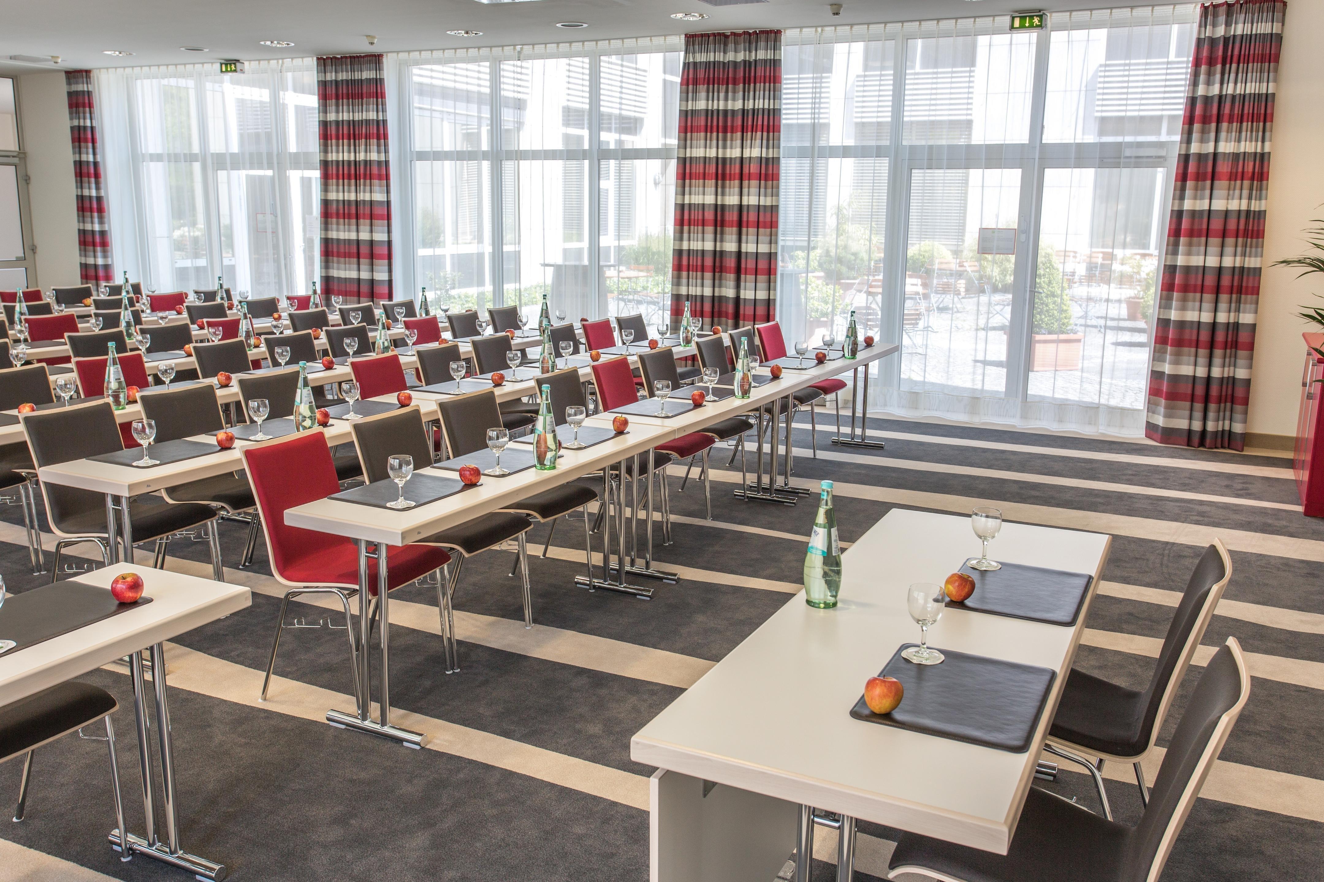 Holiday Inn Duesseldorf-Neuss By Ihg Bagian luar foto